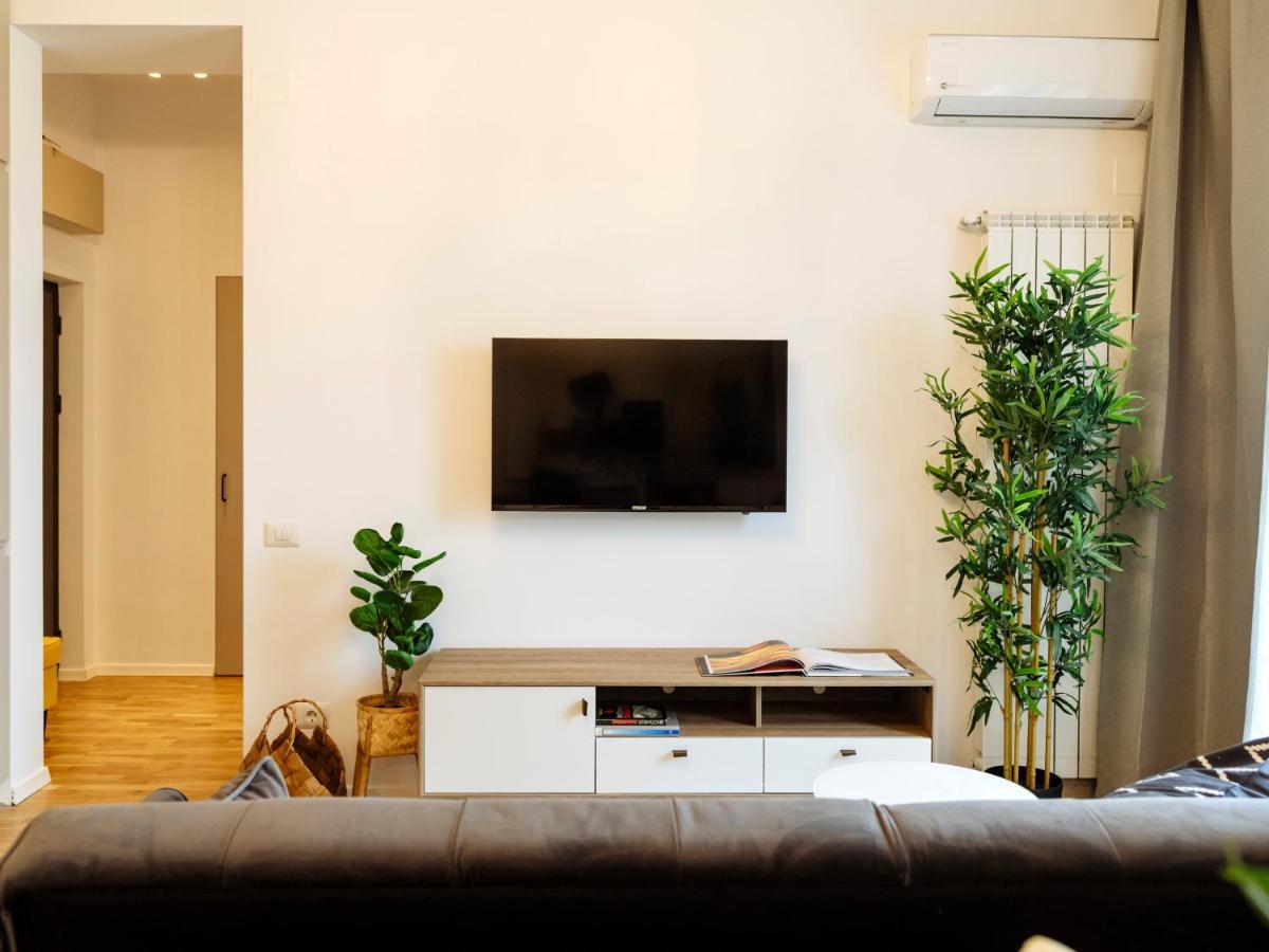 Sunny 2Br Flat - Top Location - Amazing Balcony Bucharest Luaran gambar